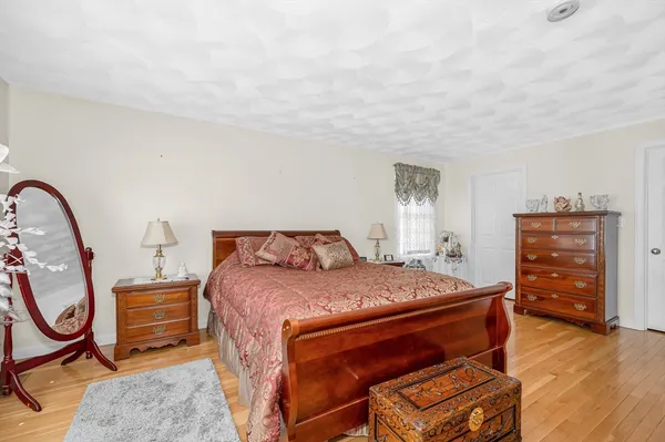 $799,900 | 15 Meadow Drive, Lowell, MA 01854