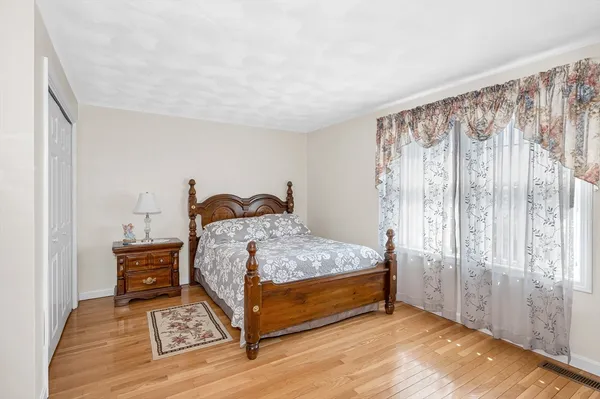 $799,900 | 15 Meadow Drive, Lowell, MA 01854