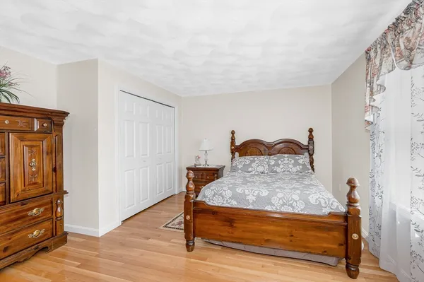 $799,900 | 15 Meadow Drive, Lowell, MA 01854