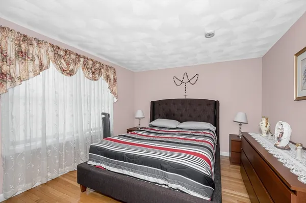 $799,900 | 15 Meadow Drive, Lowell, MA 01854