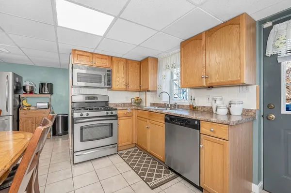 $799,900 | 15 Meadow Drive, Lowell, MA 01854