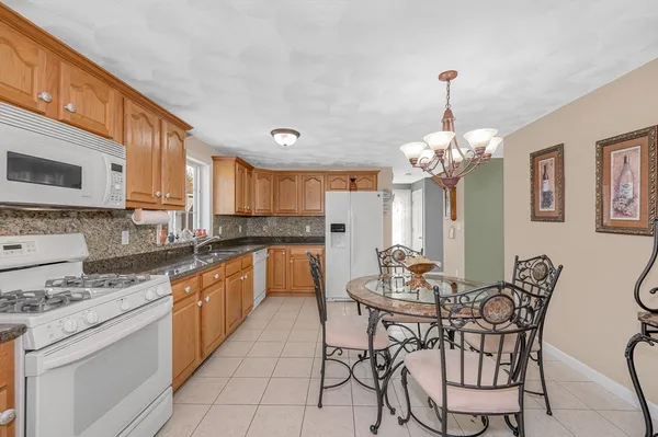 $799,900 | 15 Meadow Drive, Lowell, MA 01854