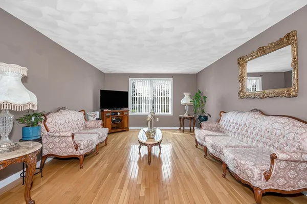 $799,900 | 15 Meadow Drive, Lowell, MA 01854
