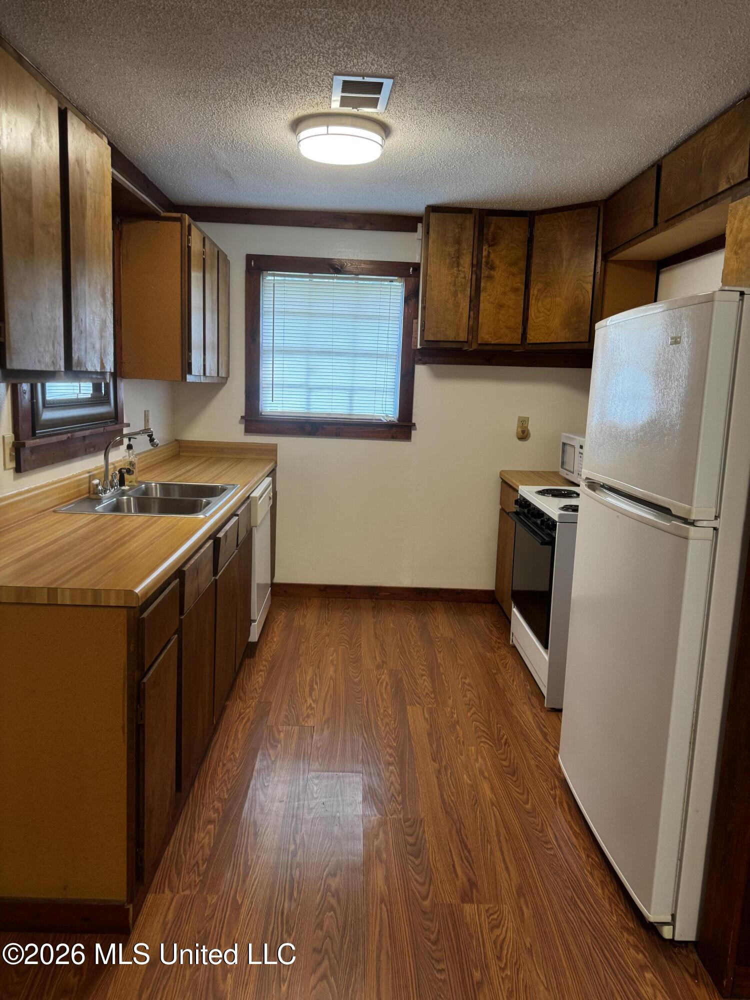 2830 Woodland Lake Road Hernando, MS 38632 - Photo 13 of 37 Kitchen 2