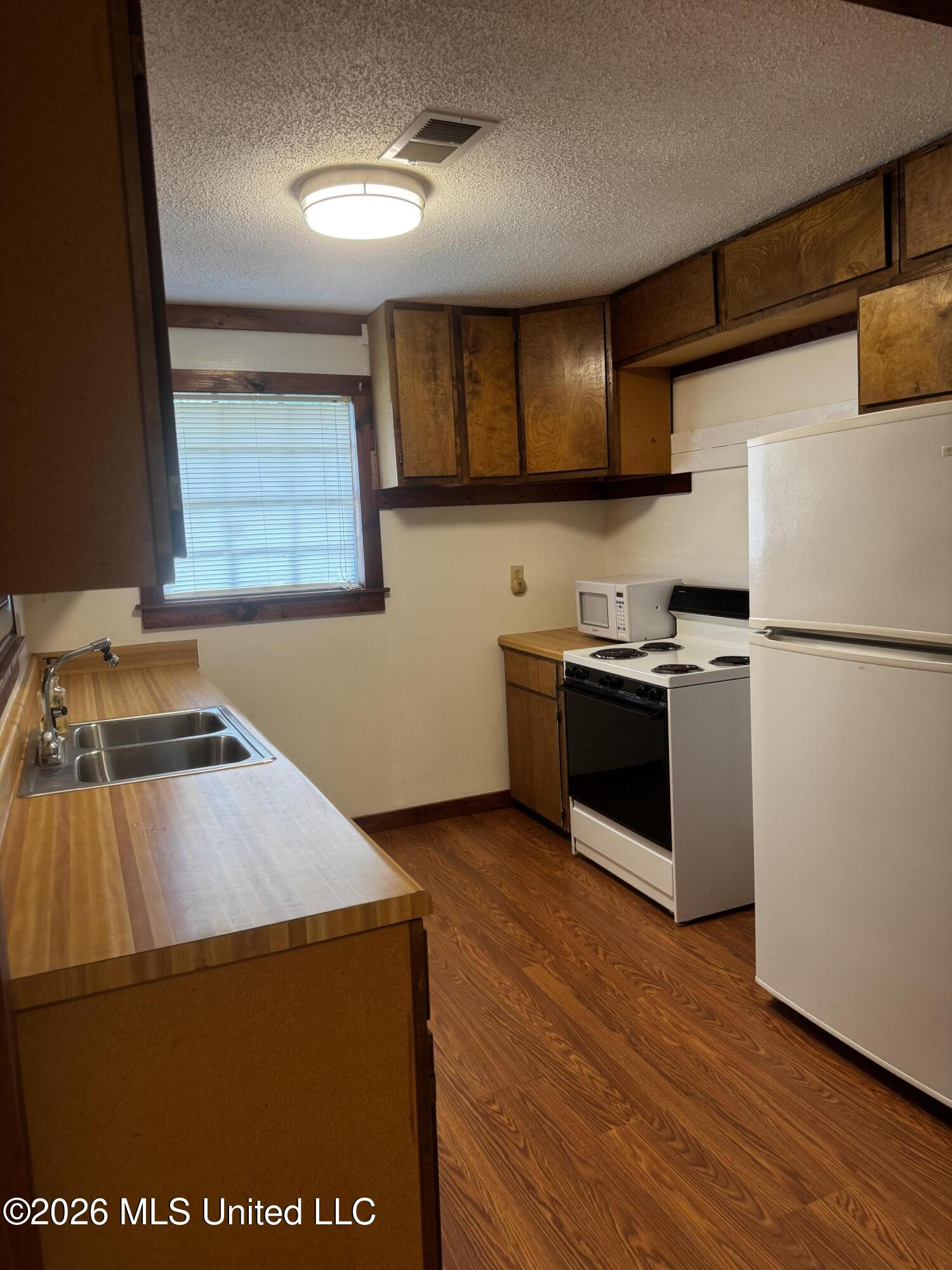 2830 Woodland Lake Road Hernando, MS 38632 - Photo 14 of 37 Kitchen 3