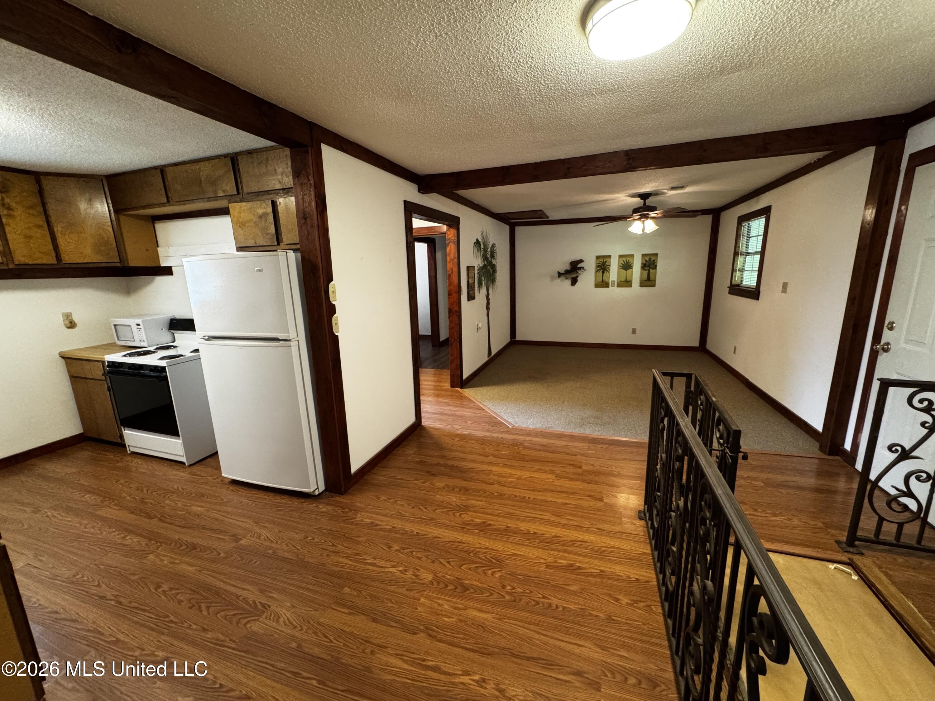 2830 Woodland Lake Road Hernando, MS 38632 - Photo 10 of 37 Full view of living area