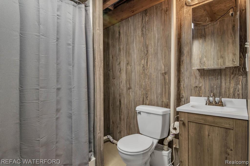480 North Roscommon Road Roscommon, MI 48653 - Photo 33 of 65