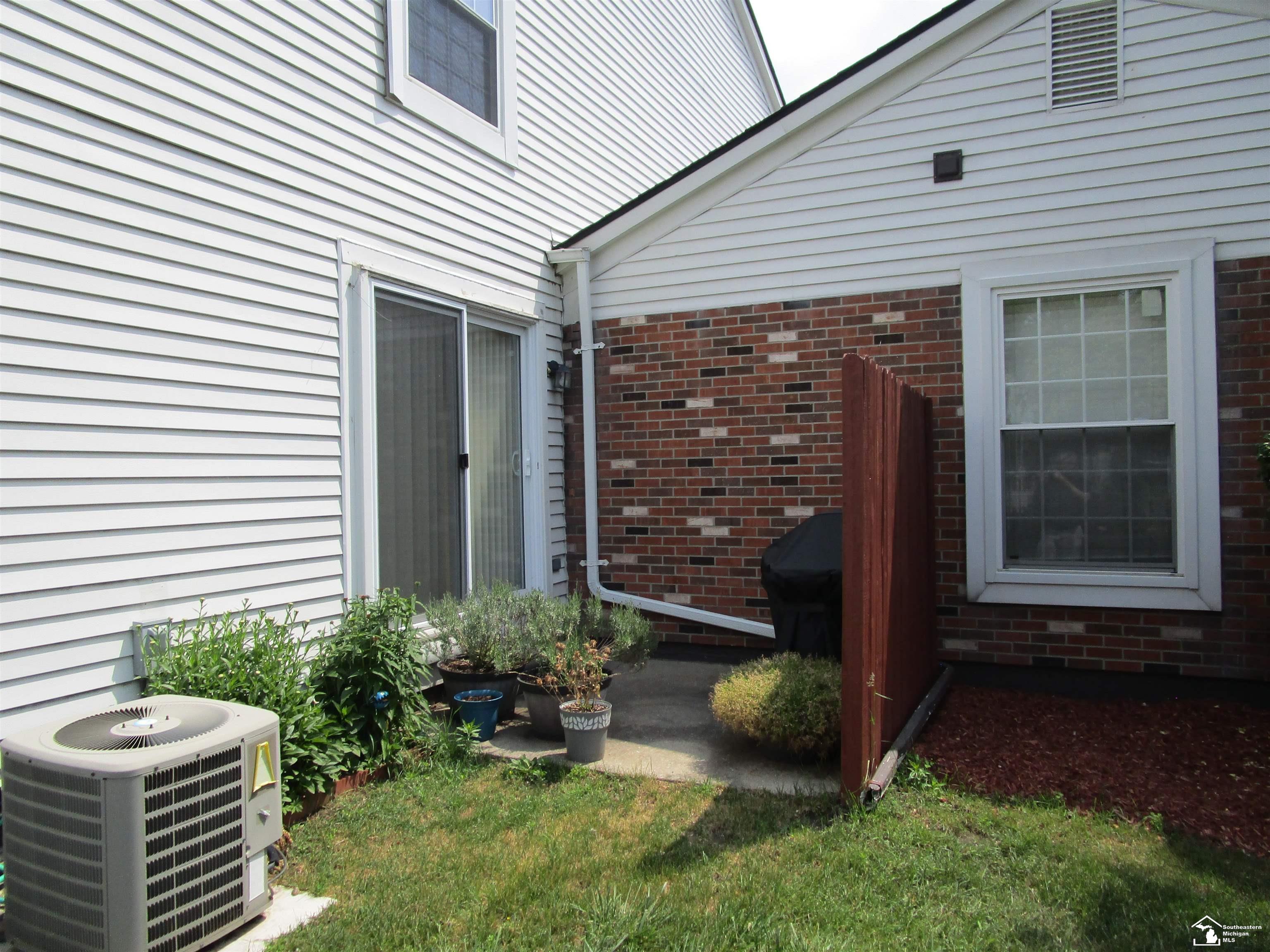 42482 Saratoga Road Canton, MI 48187 - Photo 29 of 30 Patio