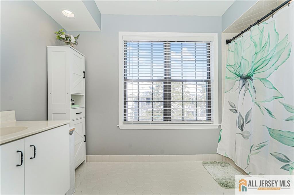 2710 Ridgefield Court Helmetta, NJ 08828 - Photo 20 of 32 a bathroom with a bathtub and a shower