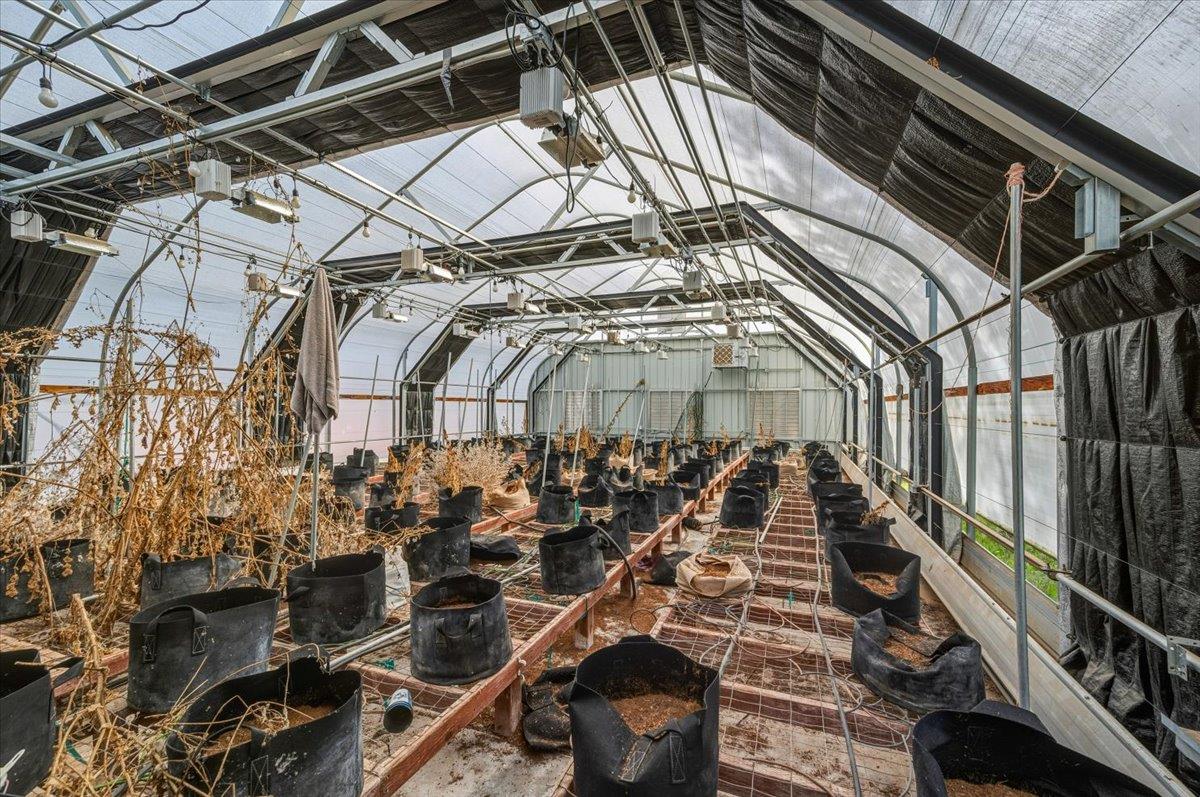 22545 Perimeter Road Grass Valley, CA 95949 - Photo 20 of 31 a view of a room with gym equipment