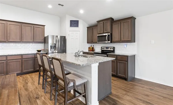 $309,900 | 400 Sandhurst Drive, Fort Worth, TX 76036