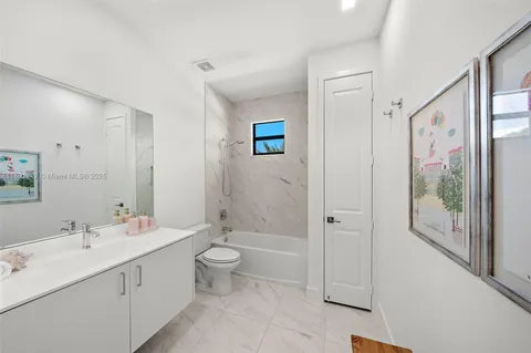 $4,250,000 | 11062 Southwest 91 Avenue, Miami, FL 33176