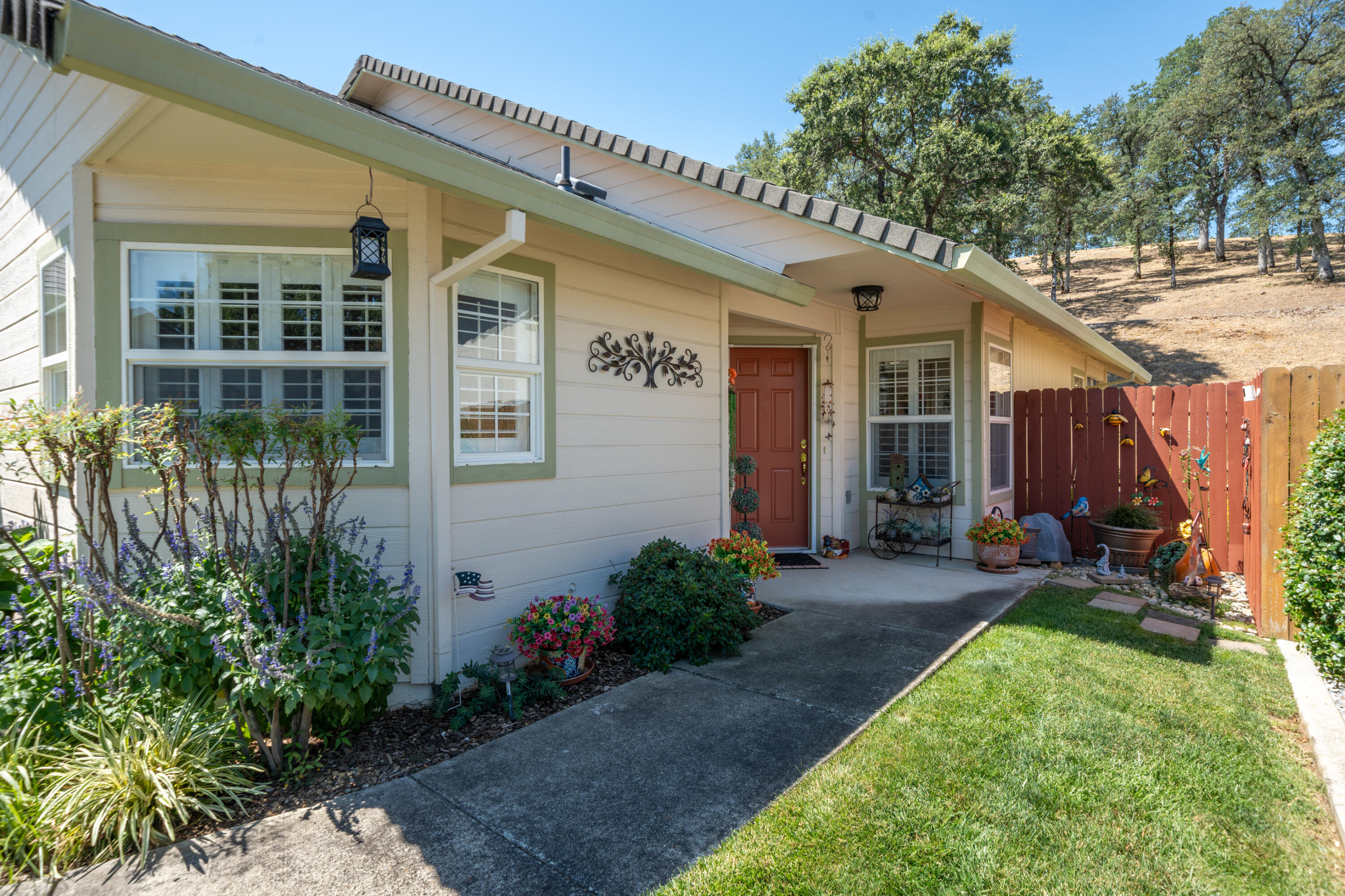 302 Mammoth Path Redding, CA 96003 - Photo 4 of 43 302 Mammoth Path-8