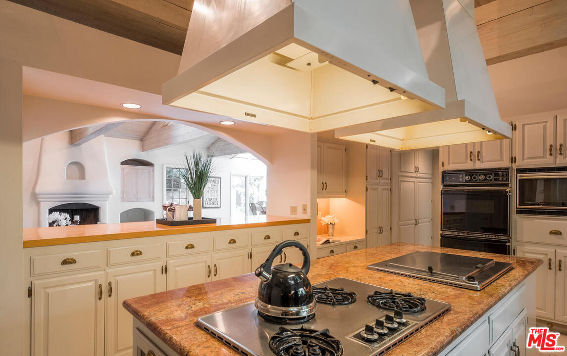 3244 Oakdell Road Studio City, CA 91604 - Photo 10 of 39 Gallery Image 10