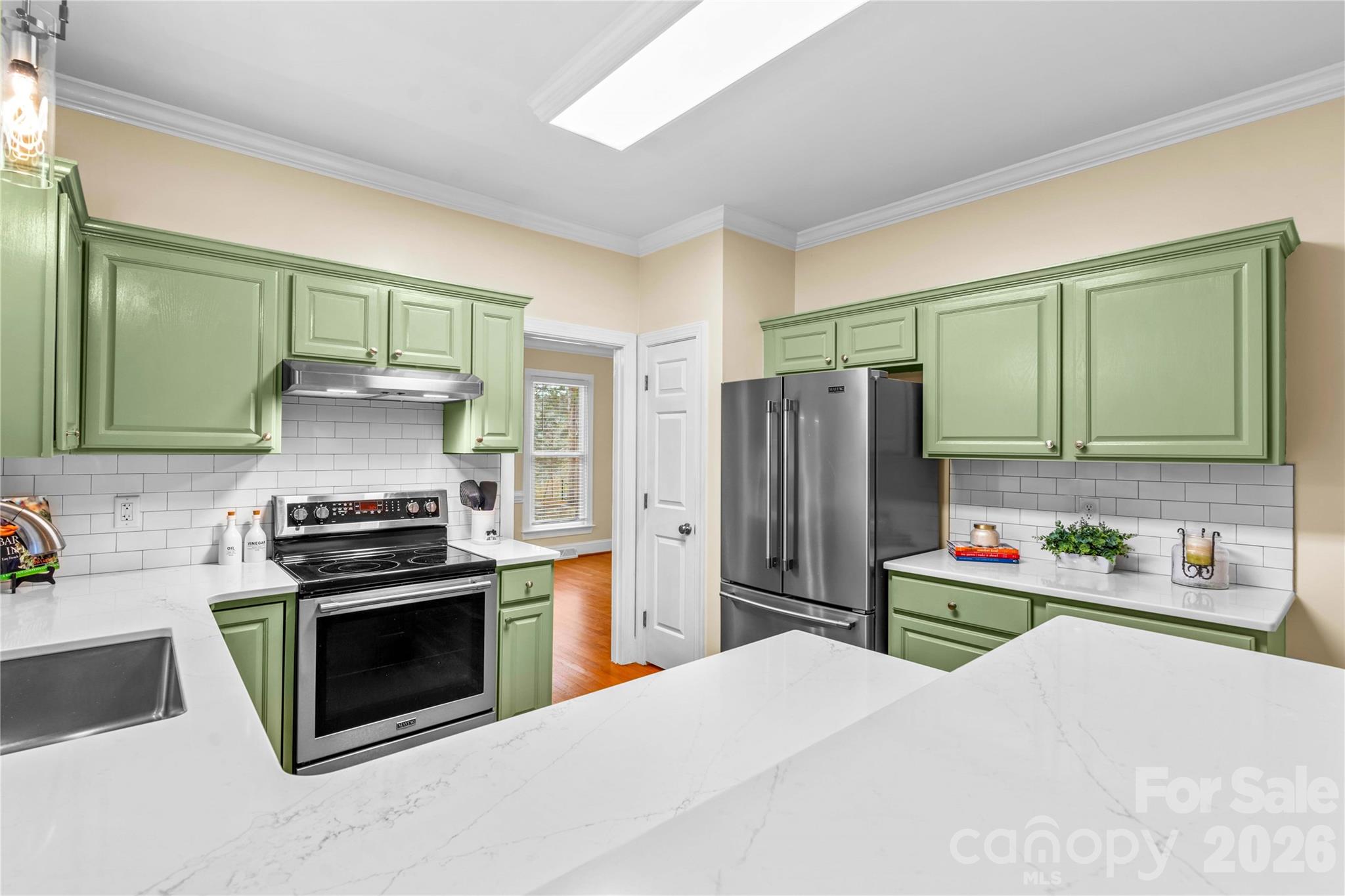 131 Morrison Hill Road Davidson, NC 28036 - Photo 7 of 47 a kitchen with stainless steel appliances a stove a refrigerator and a sink