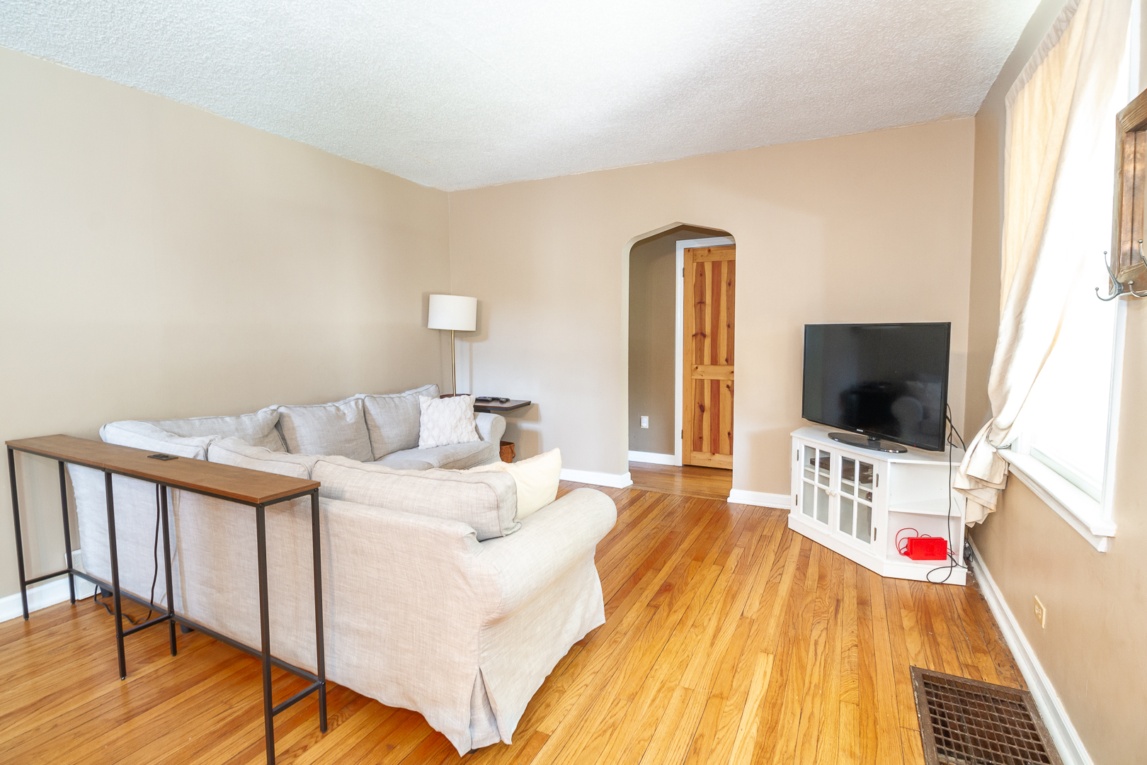 1305 Daly Road Wheaton, IL 60187 - Photo 4 of 27 a bedroom with a bed and a flat screen tv