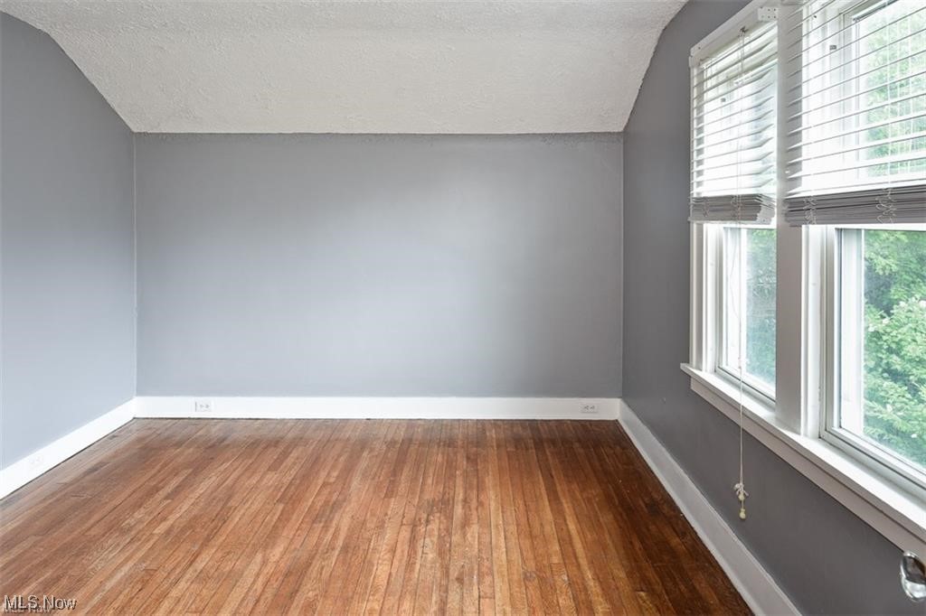 13061 Cedar Road Cleveland, OH 44118 - Photo 14 of 28 Gallery Image 14