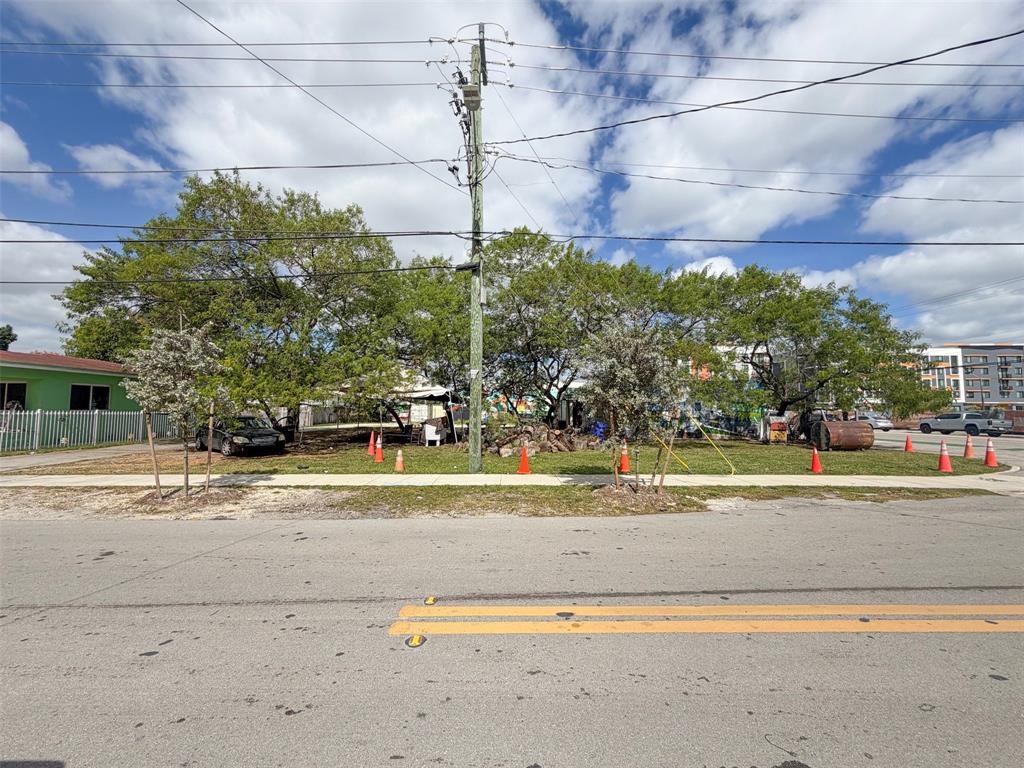 6250 Northwest 15th Avenue Miami, FL 33147 - Photo 10 of 13 a view of a basket ball ground