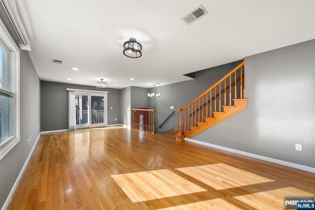 465 B Cliff Street, Unit B Fairview, NJ 07022 - Photo 4 of 23