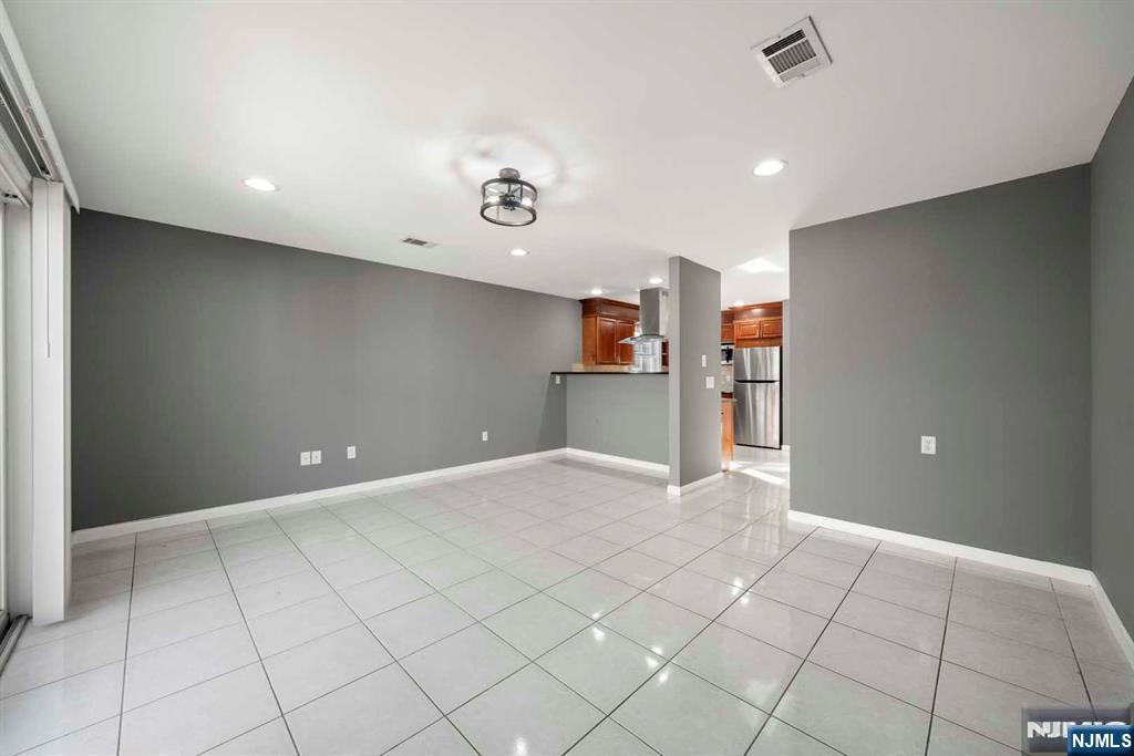 465 B Cliff Street, Unit B Fairview, NJ 07022 - Photo 10 of 23