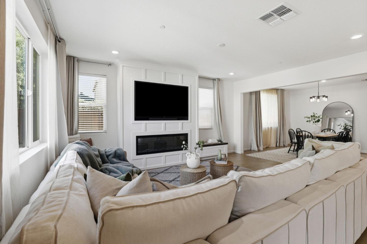 2481 Apple Tree Way Gilroy, CA 95020 - Photo 5 of 28
