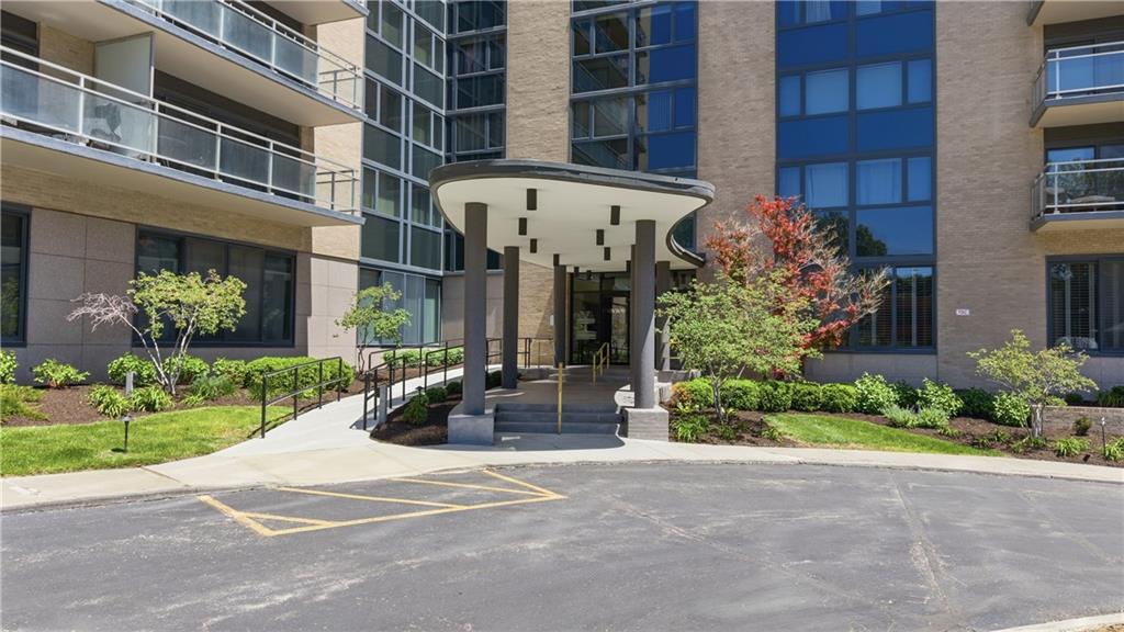 4545 Wornall Road, Unit 609 Kansas City, MO 64111 - Photo 3 of 34