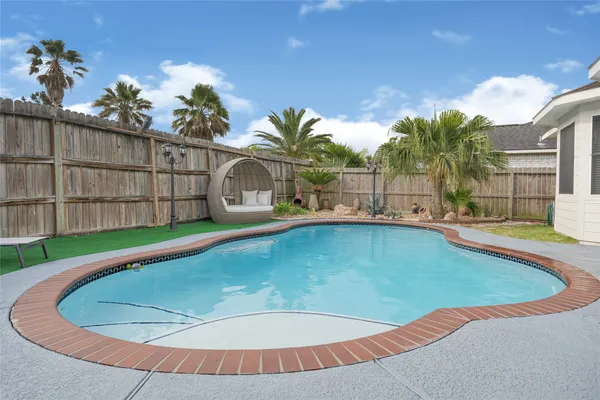$388,000 | 16827 Ship Anchor Drive, Friendswood, TX 77546