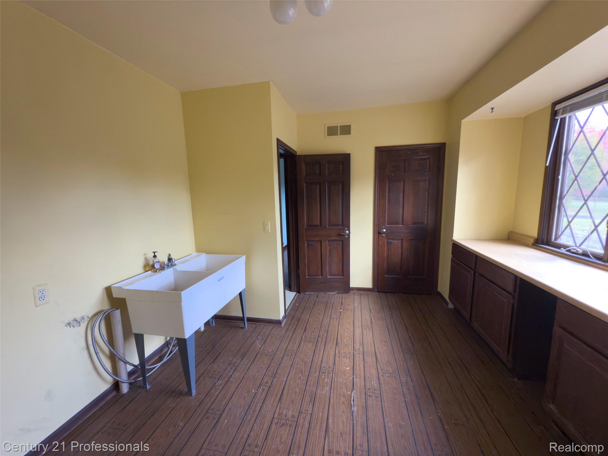 303 East Snell Road Rochester, MI 48306 - Photo 33 of 45 Large laundry room with built in cabinets and closet