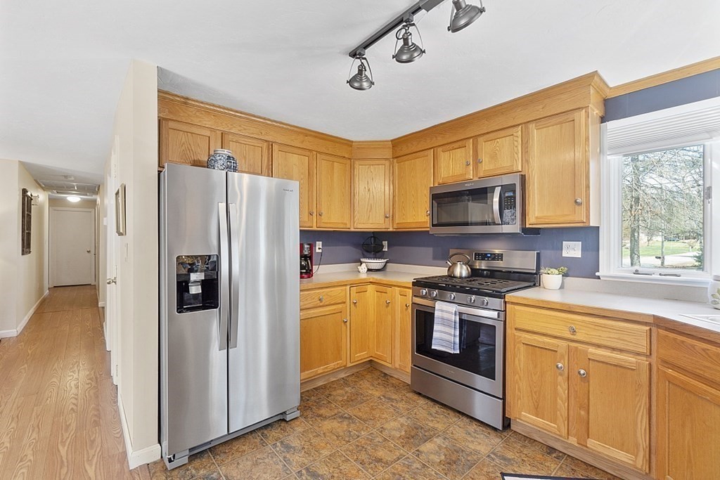 207 Park Road Chelmsford, MA 01824 - Photo 11 of 33