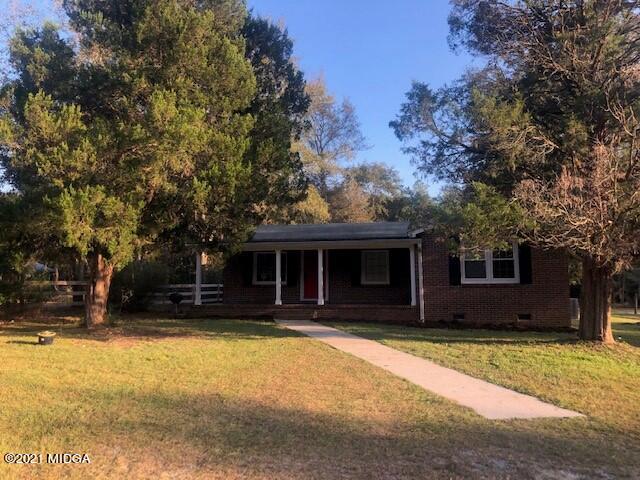 5310 Dixon Road Lizella, GA 31052 - Photo 1 of 18 a front view of house with yard