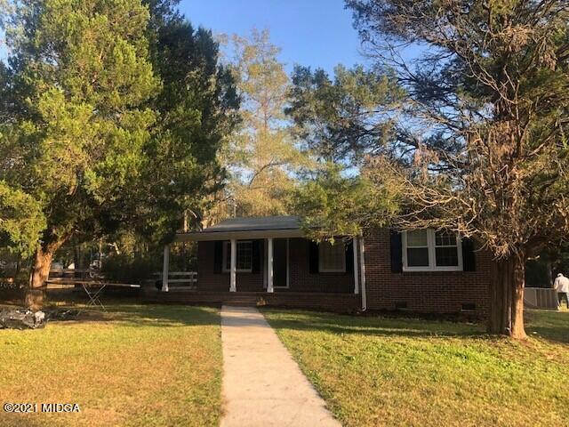 5310 Dixon Road Lizella, GA 31052 - Photo 2 of 18 a view of a house with a swimming pool