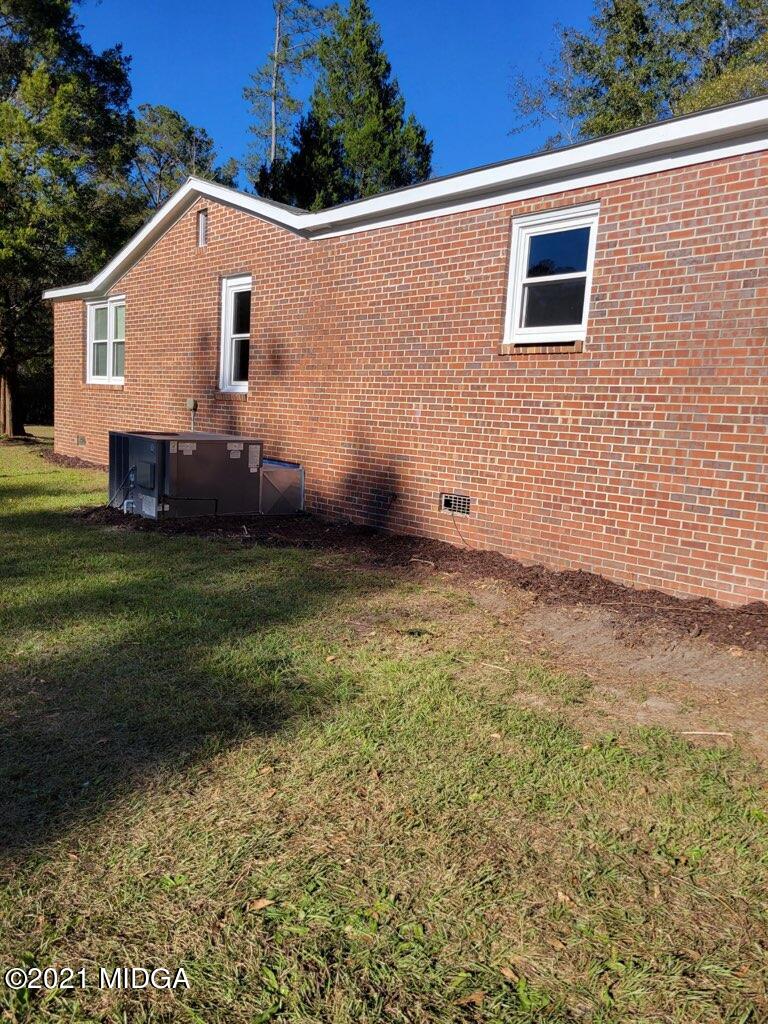 5310 Dixon Road Lizella, GA 31052 - Photo 18 of 18 a view of a backyard with plants and large tree