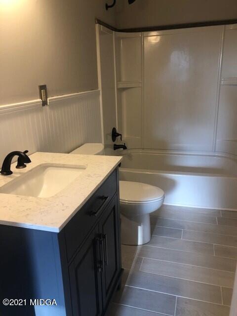 5310 Dixon Road Lizella, GA 31052 - Photo 5 of 18 a bathroom with a sink and a toilet