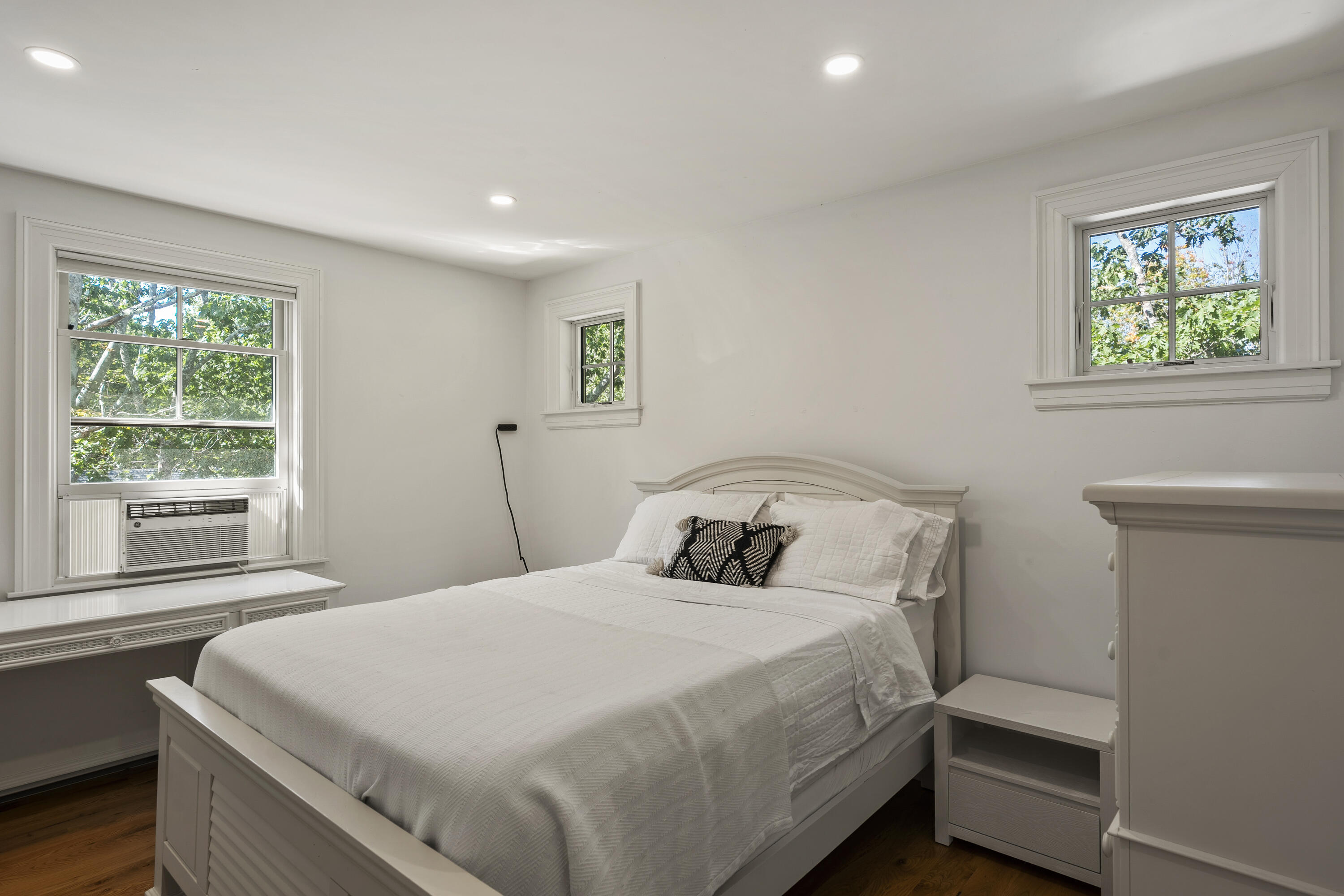 160 Main Street Kennebunkport, ME 04046 - Photo 13 of 49 149_160 Main St_Morneau Studios_Print