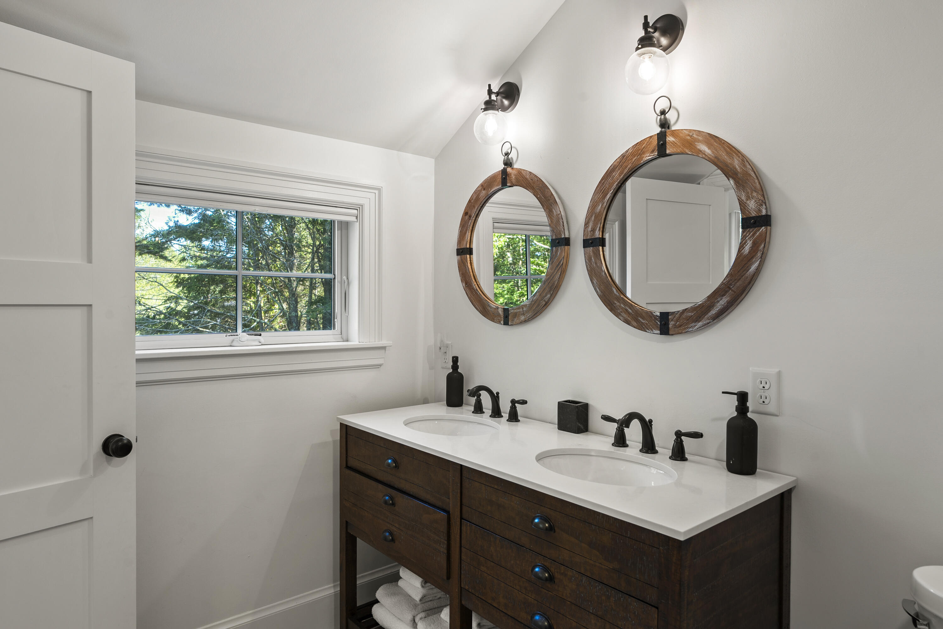 160 Main Street Kennebunkport, ME 04046 - Photo 32 of 49 147_160 Main St_Morneau Studios_Print