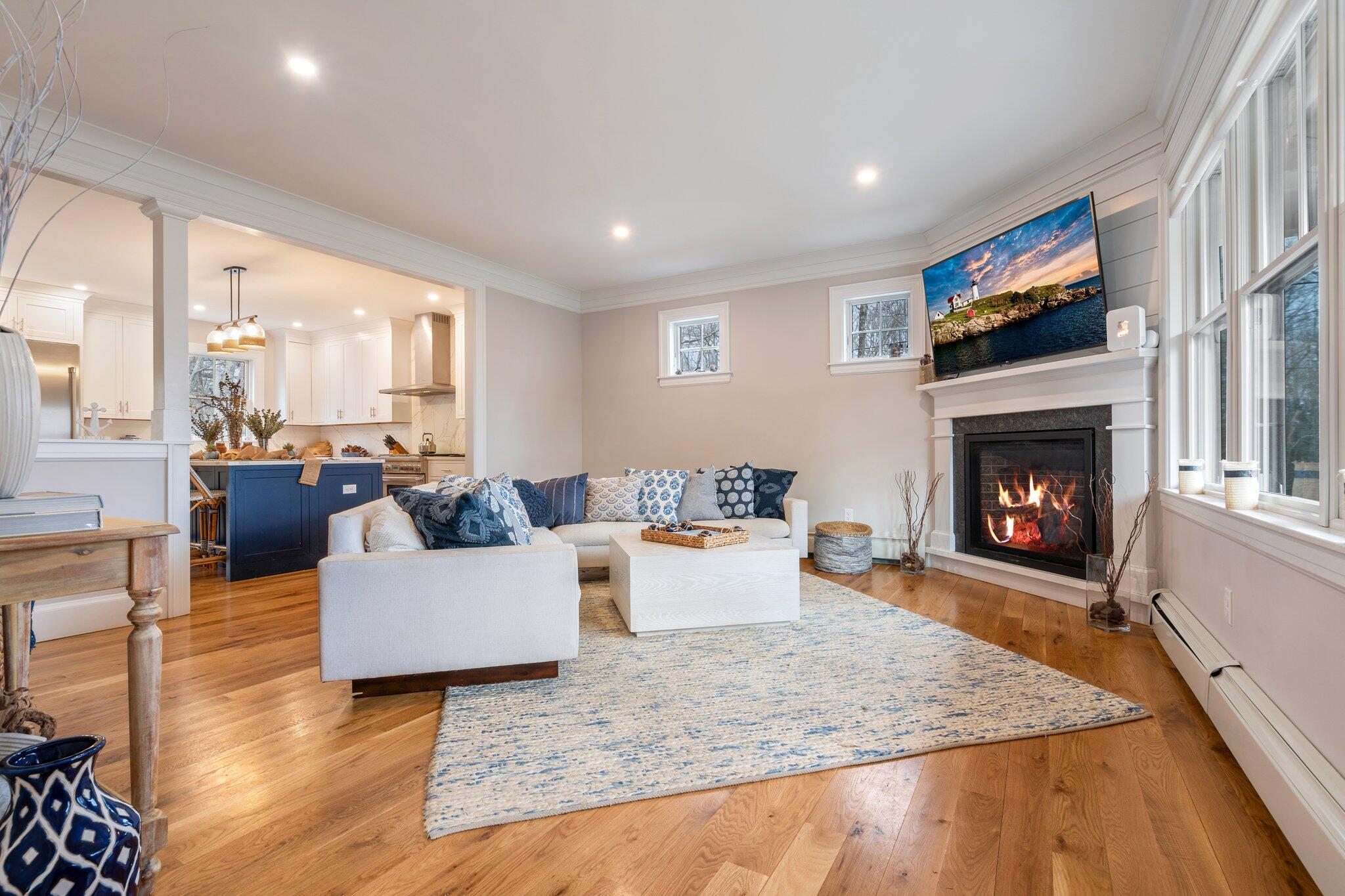 160 Main Street Kennebunkport, ME 04046 - Photo 4 of 49 1-web-or-mls-DSC03695