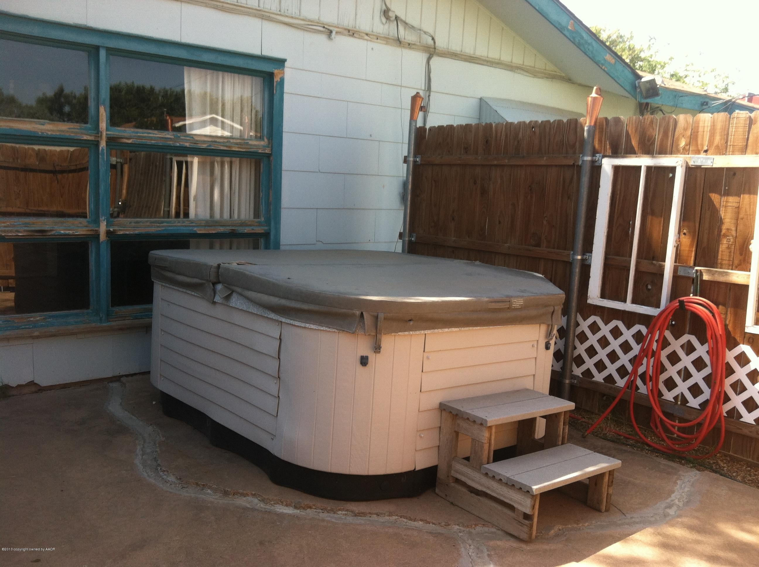 4313 South Fannin Street Amarillo, TX 79110 - Photo 5 of 7 Hot Tub