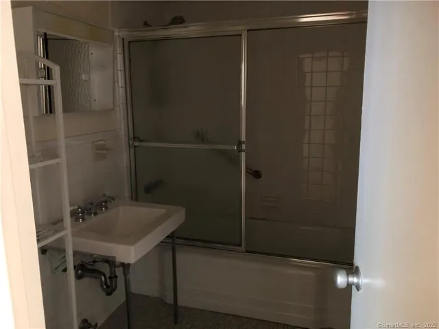 $1,700 | 80 Cartright Street, Unit 1C, Bridgeport, CT 06604