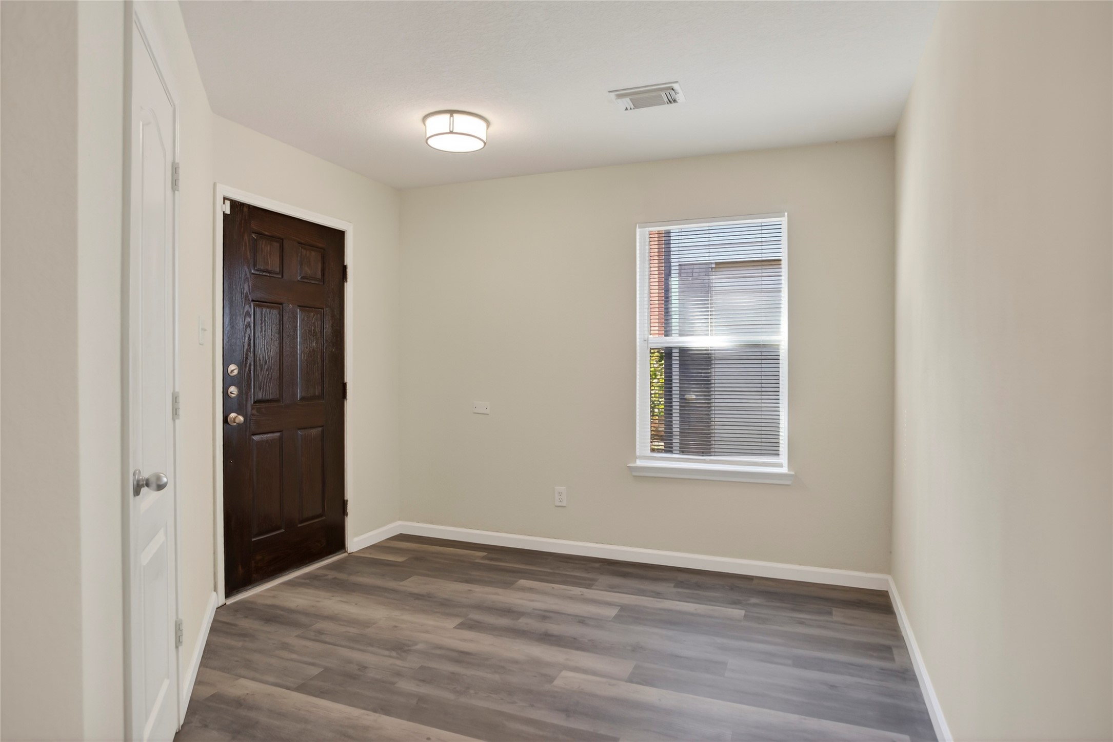 10635 Goldfinch Road Baytown, TX 77523 - Photo 3 of 18