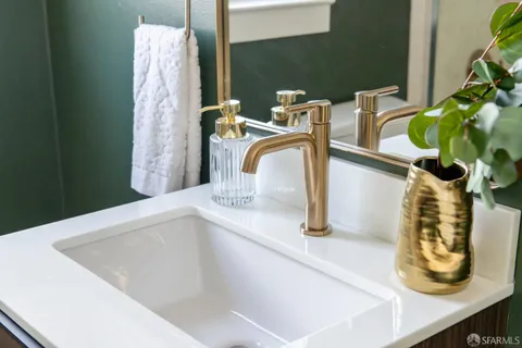 a close view of sink
