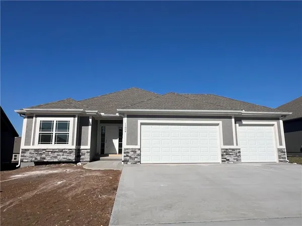 $535,000 | 11804 East 231st Street, Peculiar, MO 64078