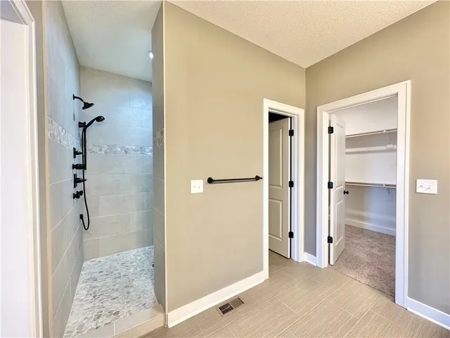 $535,000 | 11804 East 231st Street, Peculiar, MO 64078