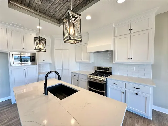 $535,000 | 11804 East 231st Street, Peculiar, MO 64078