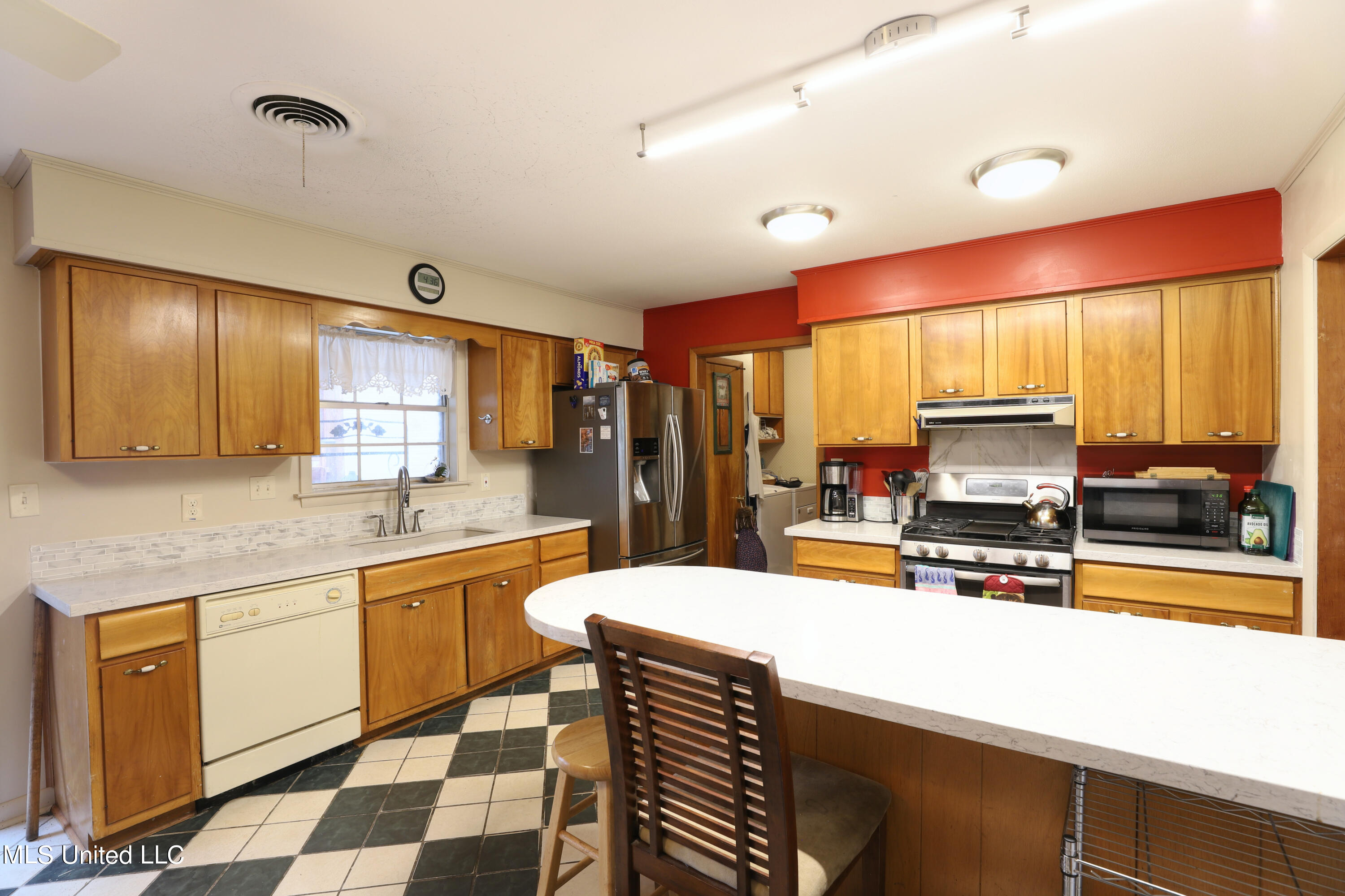 2521 Meadow Road Biloxi, MS 39531 - Photo 13 of 29 Kitchen