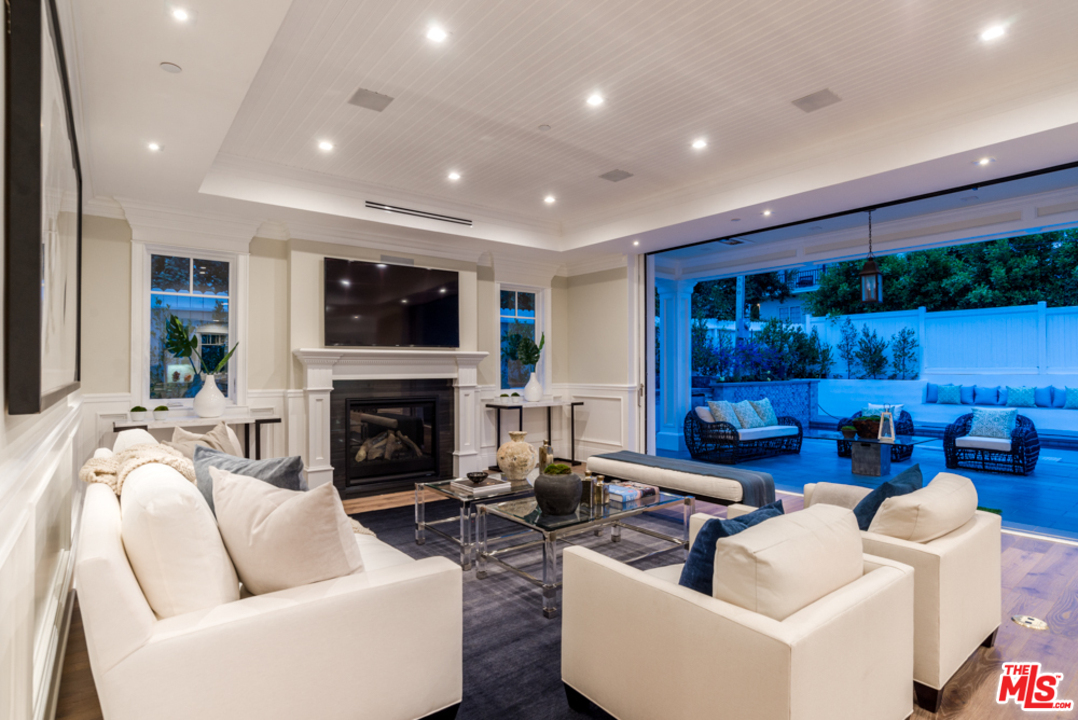 1102 Galloway Street Pacific Palisades, CA 90272 - Photo 2 of 23