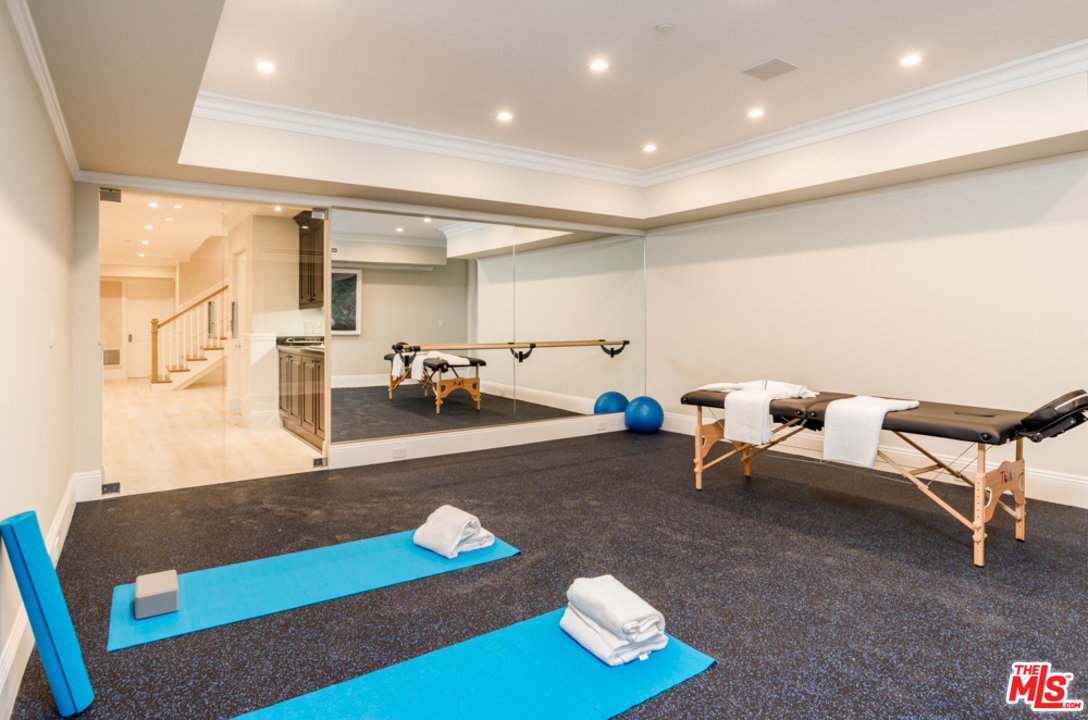 1102 Galloway Street Pacific Palisades, CA 90272 - Photo 11 of 23