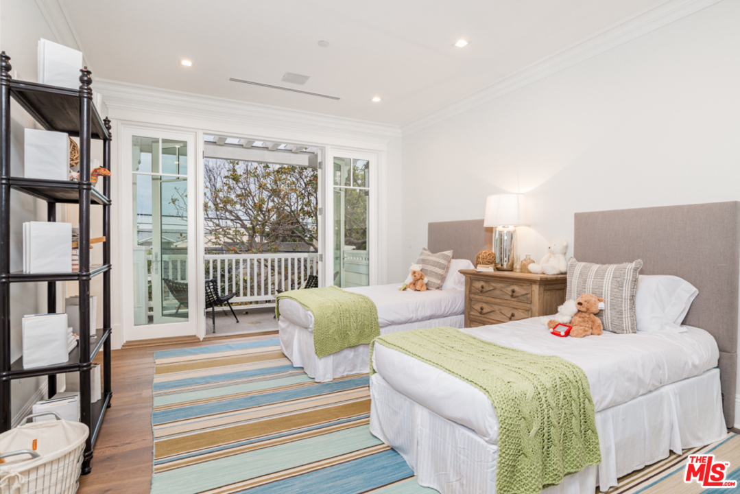 1102 Galloway Street Pacific Palisades, CA 90272 - Photo 15 of 23