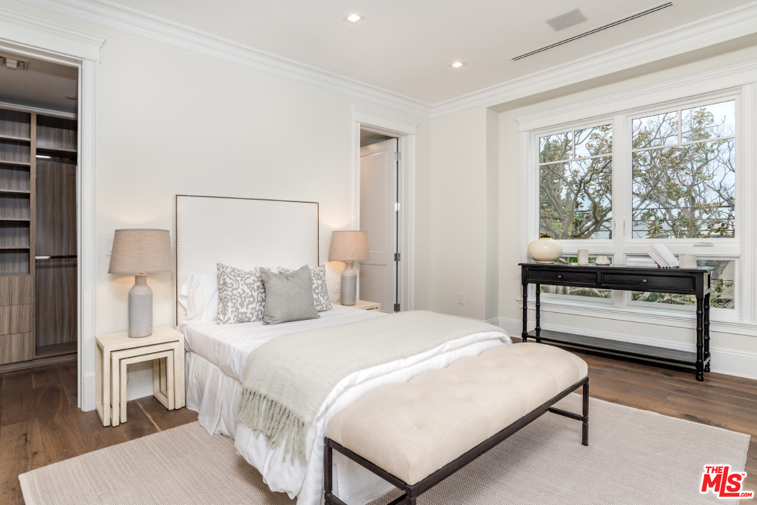 1102 Galloway Street Pacific Palisades, CA 90272 - Photo 16 of 23