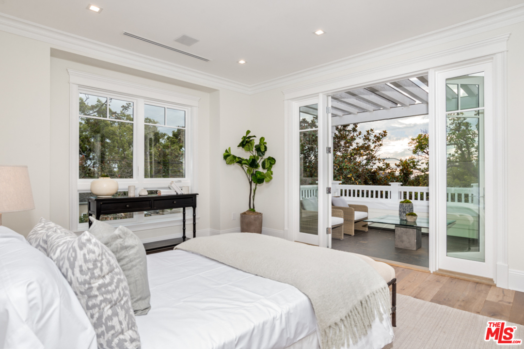 1102 Galloway Street Pacific Palisades, CA 90272 - Photo 17 of 23