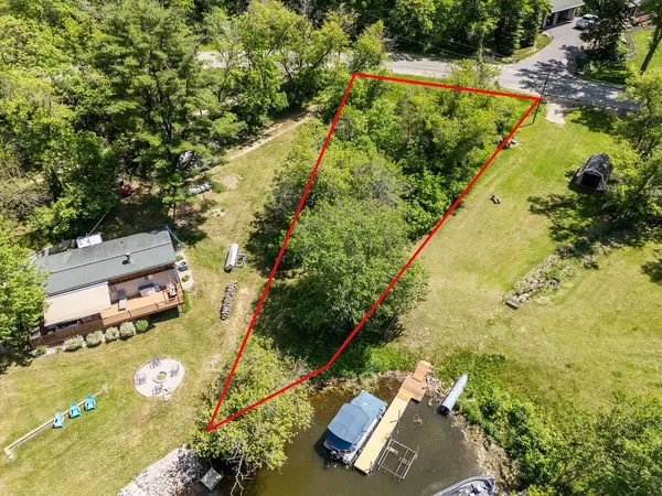 $118,500 | 28 East Redstone La, La Valle, WI 53941